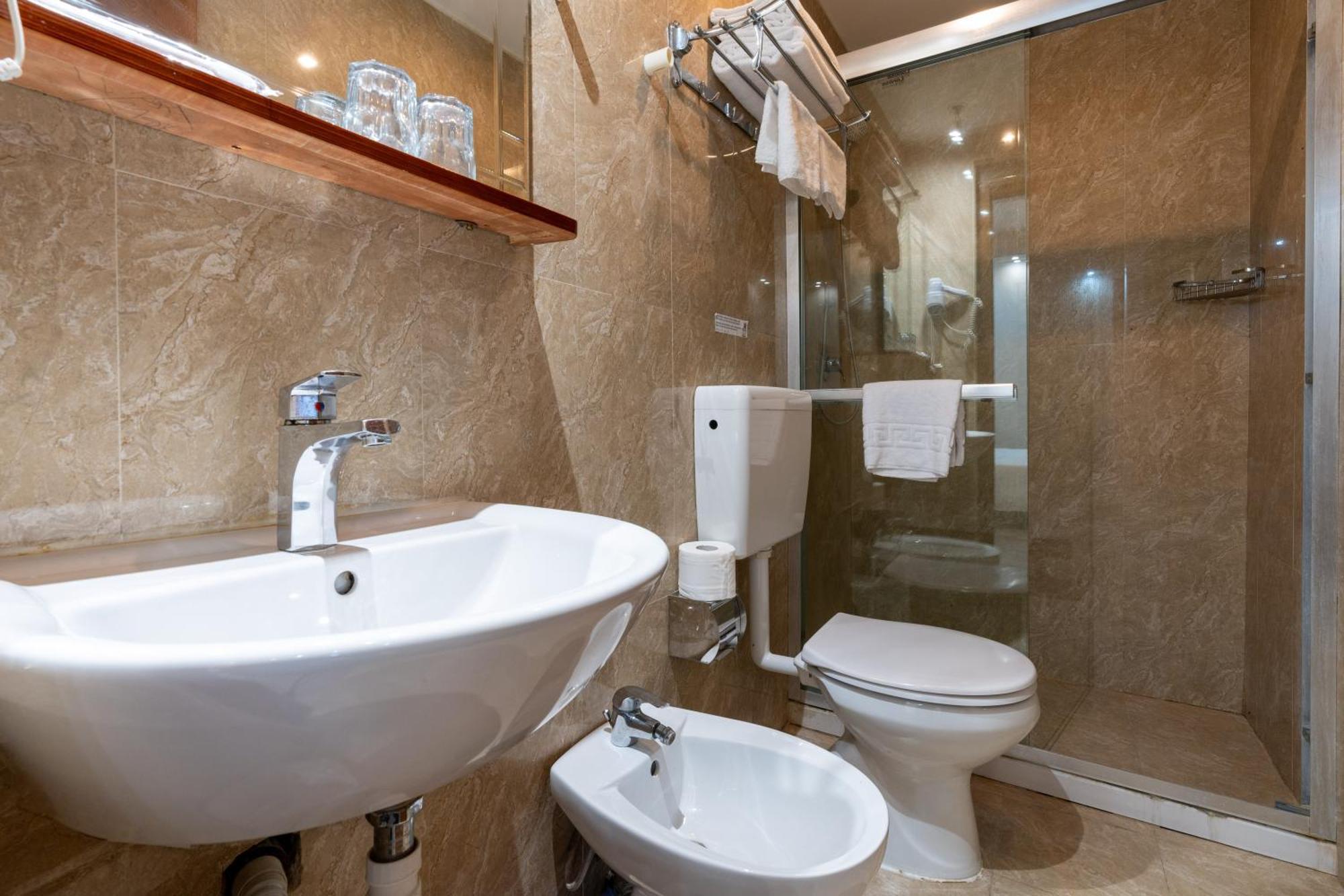 רומא Leone D'Oro Guesthouse - Close To Piazza Vittorio מראה חיצוני תמונה