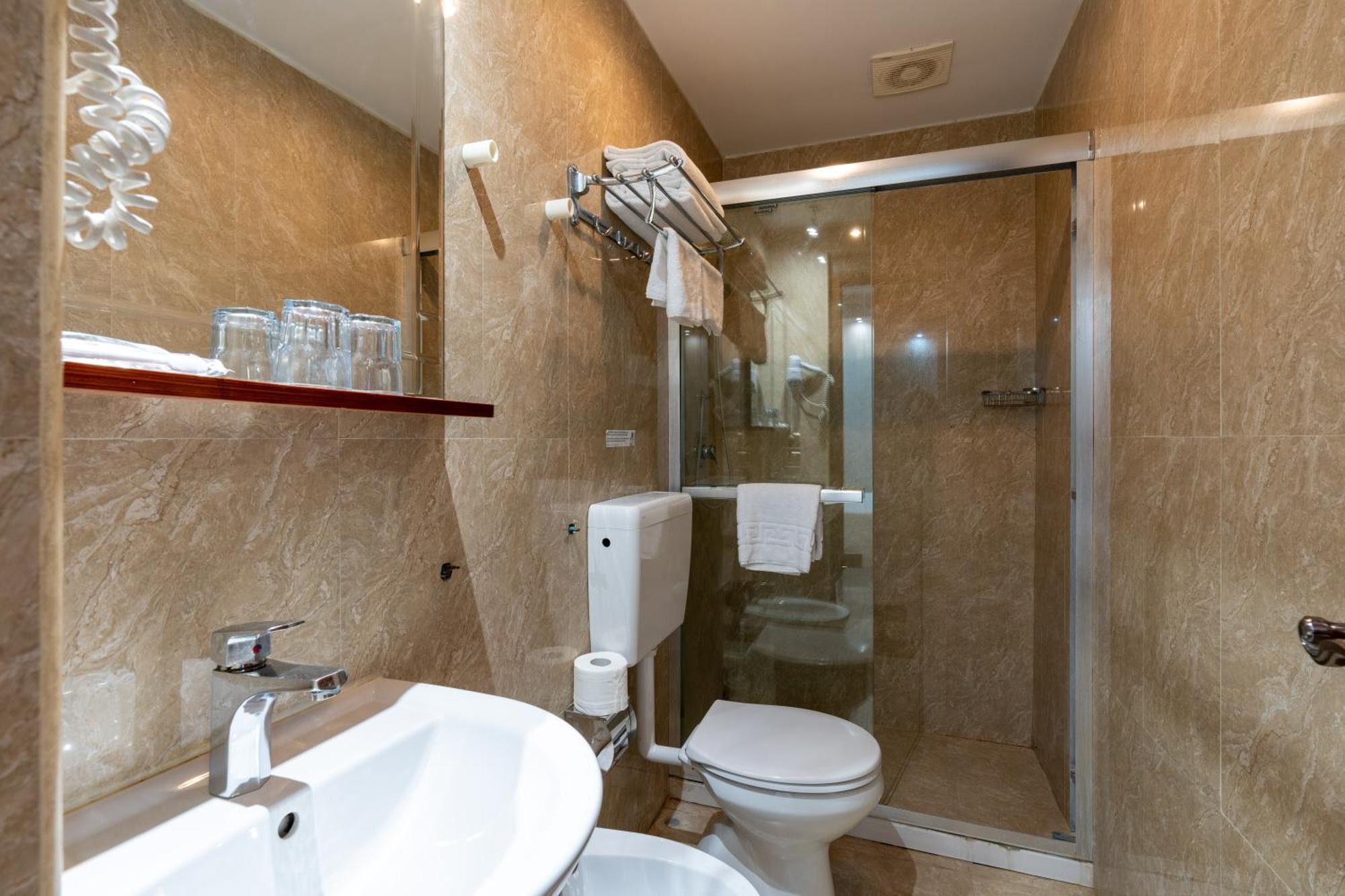 רומא Leone D'Oro Guesthouse - Close To Piazza Vittorio מראה חיצוני תמונה